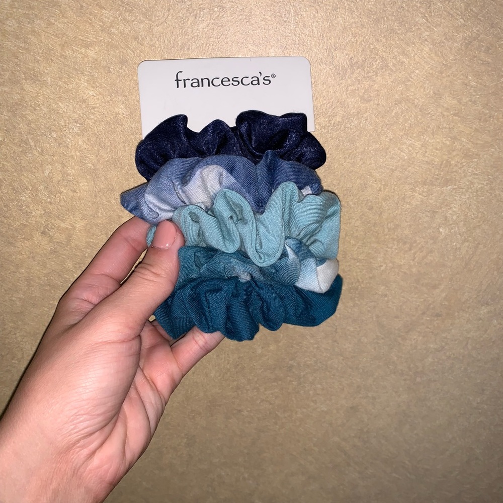 Francesca’s set of 5 scrunches BRAND NEW